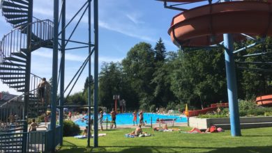 Freibad Bergneustadt - Blick in Richtung Sprungturm.