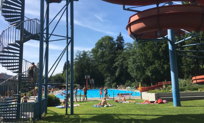 Freibad Bergneustadt - Blick in Richtung Sprungturm.