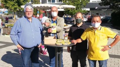 UWG Wahlkampfstand am Rathausplatz Bergneustadt.