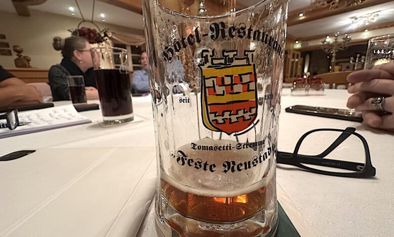 UWG Stammtisch im Hotel Restaurant Feste Neustadt in Bergneustadt. Ein verdientes Feierabendbier.